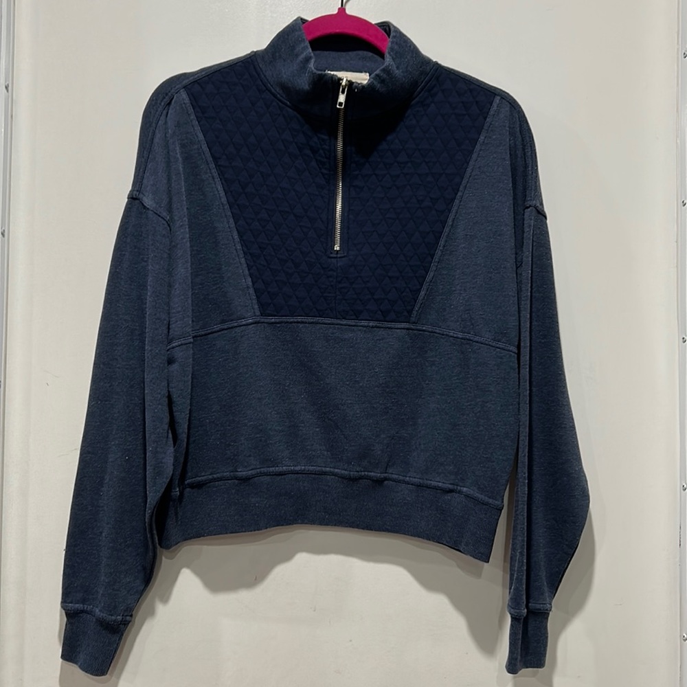 NWT I Am brand. Sweater crop top. Girls junior large. Dark blue.